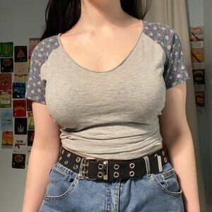 Light Grey Short Sleeve V Neck Top sz M